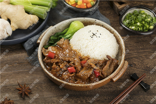 小炒黃牛肉蓋飯